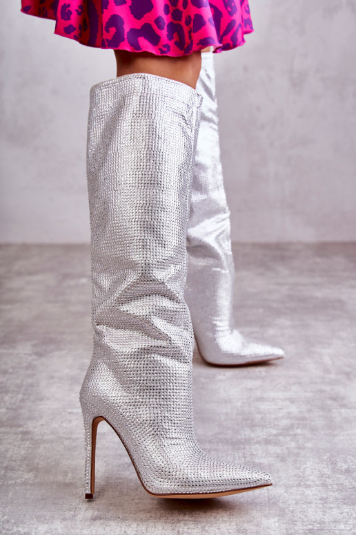 Stilīgasrnas garie zābaki ar papēdi...