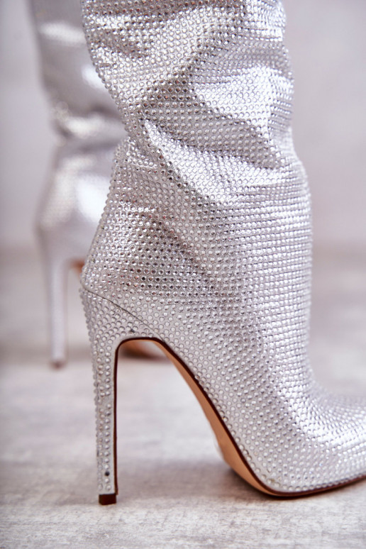 Stilīgasrnas garie zābaki ar papēdi...