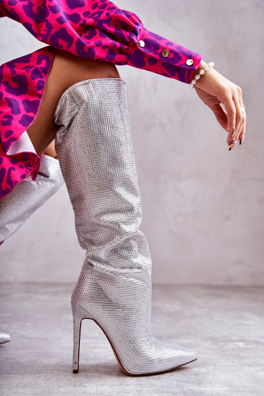 Stilīgasrnas garie zābaki ar papēdi...