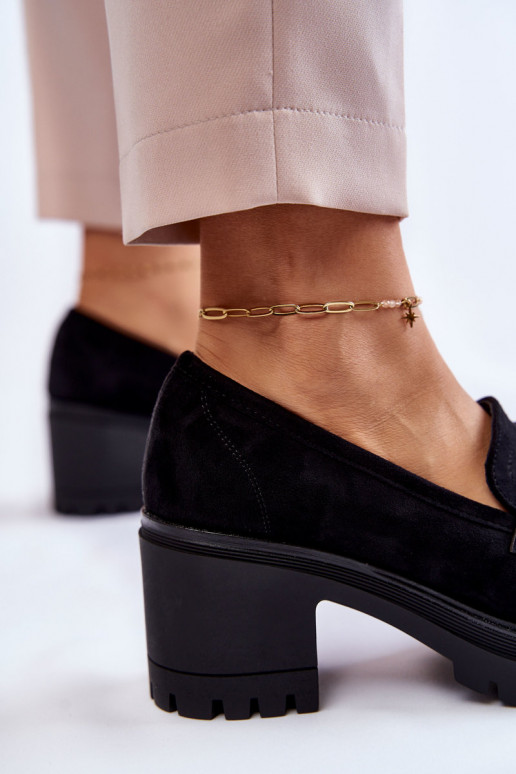 zamšādas apavi ar papēdi melnas... zamšādas apavi ar papēdi melnas...