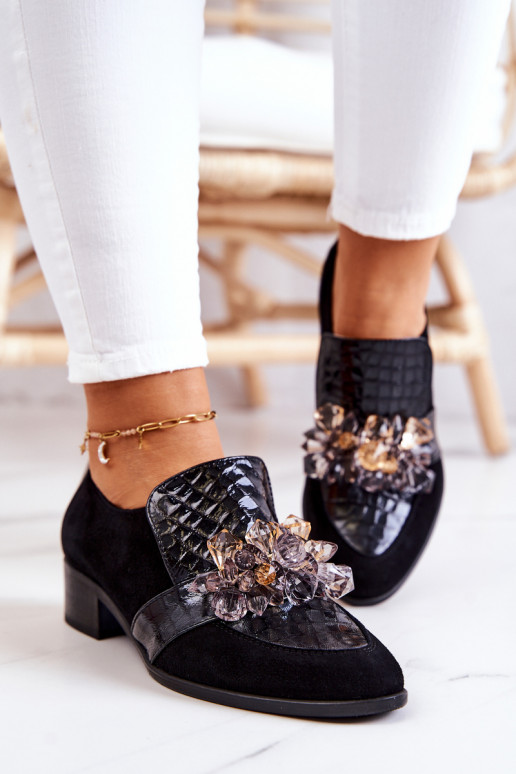 Zamšādas apavi ar ornamentiem melnas...