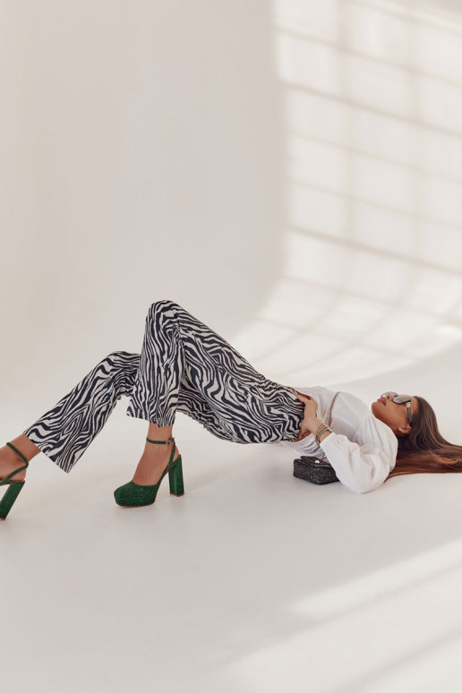 Sieviešu basenes Spīdīgi ar papēdi... Sieviešu basenes Spīdīgi ar papēdi...