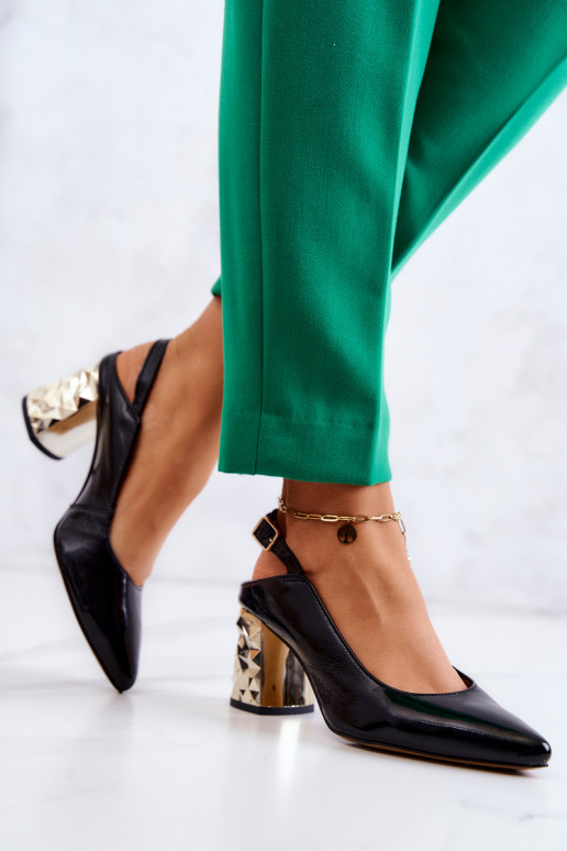 Kurpes ar papēdi melnas krāsas Kurpes ar papēdi melnas krāsas