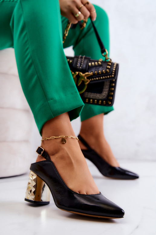 Kurpes ar papēdi melnas krāsas Kurpes ar papēdi melnas krāsas