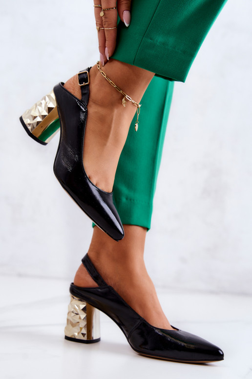 Kurpes ar papēdi melnas krāsas Kurpes ar papēdi melnas krāsas