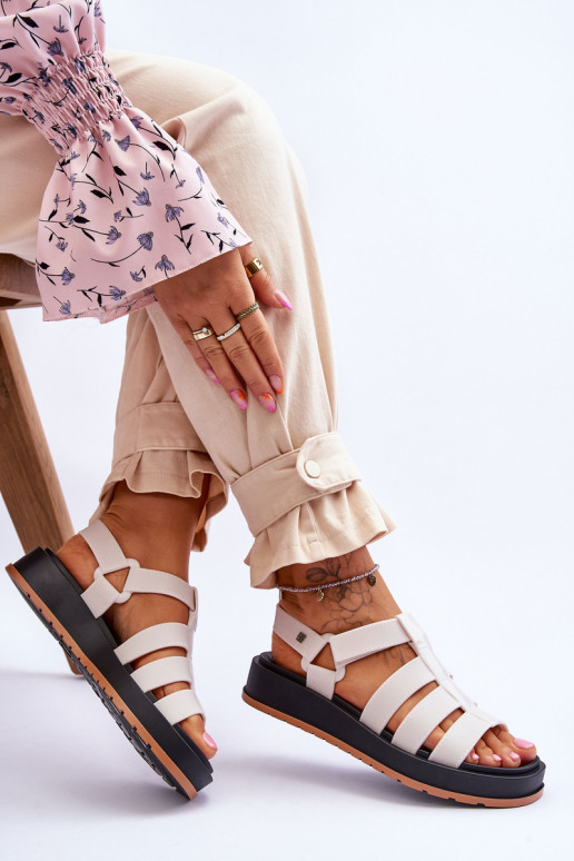 sandales ar lipīgām aizdarēm... sandales ar lipīgām aizdarēm...