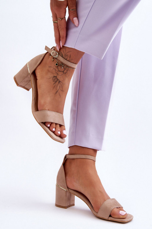 Kurpes ar stabilu zemu papēdi smilšu... Kurpes ar stabilu zemu papēdi smilšu...