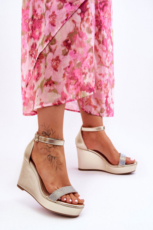 Stilīgasrnas ar platformus basenes... Stilīgasrnas ar platformus basenes...