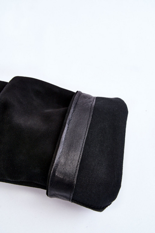 Zamšādas garie zābaki līdz ceļiem... Zamšādas garie zābaki līdz ceļiem...