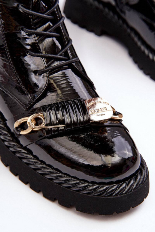 Laque zābaki ar ornamentiem melnas... Laque zābaki ar ornamentiem melnas...