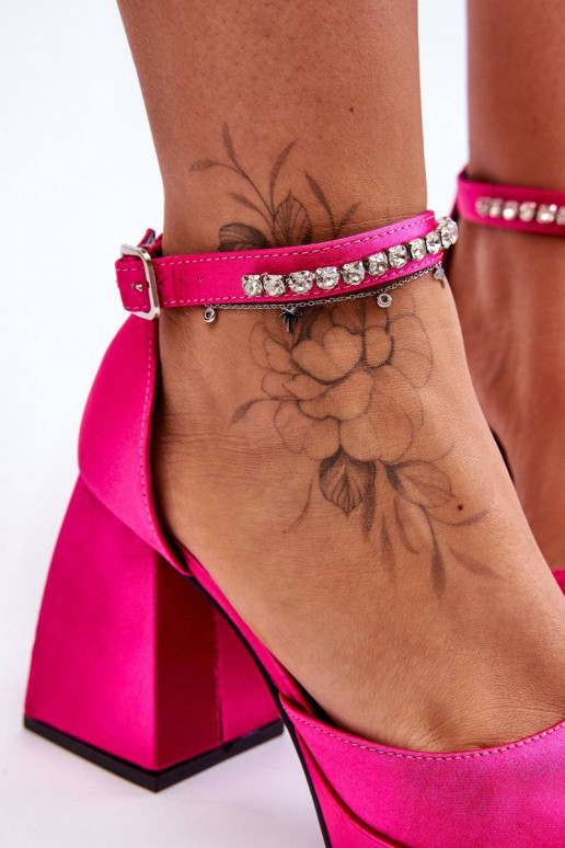 Spīdīgi augstpapēžu kurpes rozā... Spīdīgi augstpapēžu kurpes rozā...