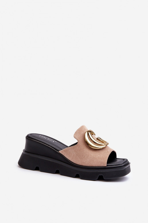 Sieviešu čības, kas izgatavotas no... Sieviešu čības, kas izgatavotas no...