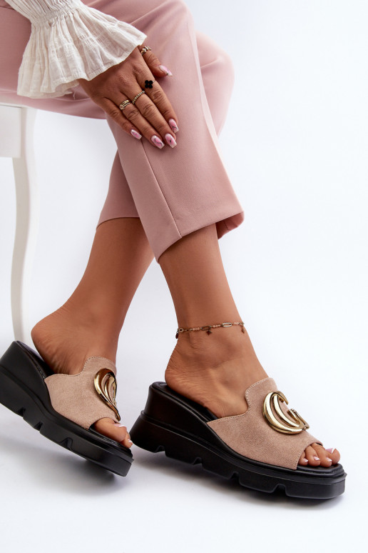 Sieviešu čības, kas izgatavotas no... Sieviešu čības, kas izgatavotas no...