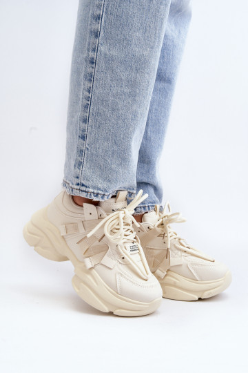 Sneakers modeļa apavi...