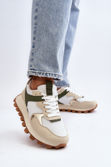 Sneakers modeļa apavi...