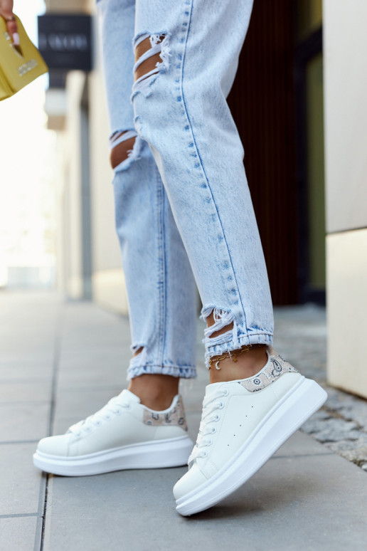 Klasiska modeļa sportiska stila apavi... Klasiska modeļa sportiska stila apavi...