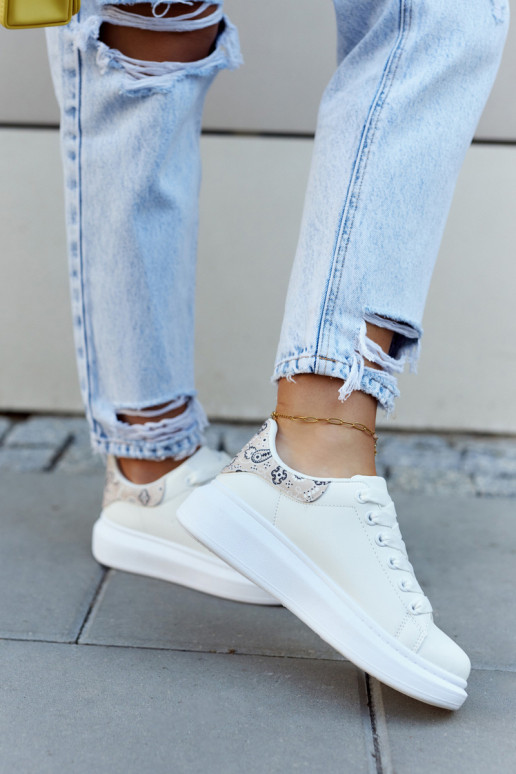 Klasiska modeļa sportiska stila apavi... Klasiska modeļa sportiska stila apavi...