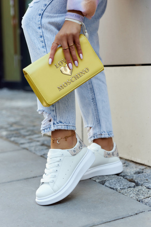 Klasiska modeļa sportiska stila apavi... Klasiska modeļa sportiska stila apavi...