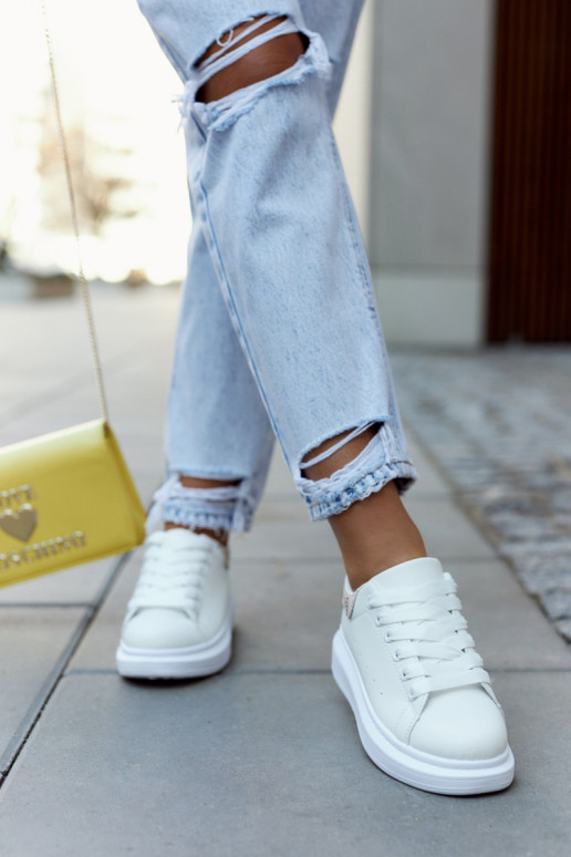 Klasiska modeļa sportiska stila apavi... Klasiska modeļa sportiska stila apavi...