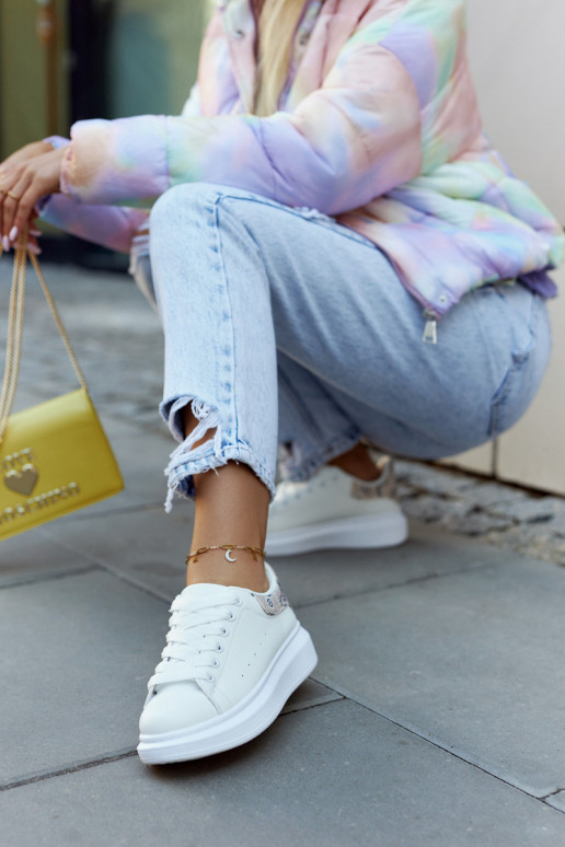 Klasiska modeļa sportiska stila apavi... Klasiska modeļa sportiska stila apavi...