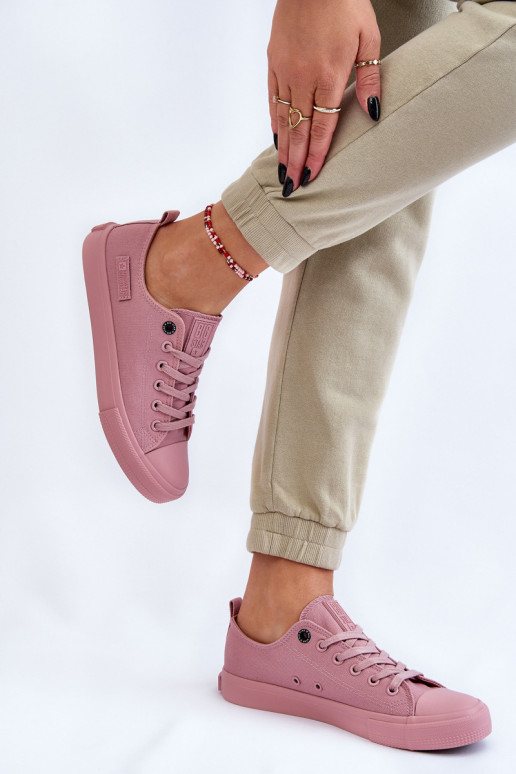 Klasiska modeļa sporta apavi ar... Klasiska modeļa sporta apavi ar...