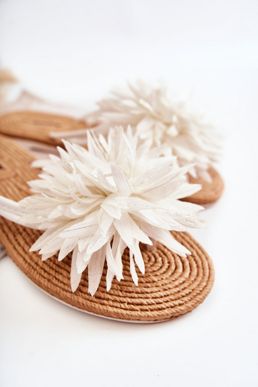 Vieglas čības baltā krāsā no Eviana Vieglas čības baltā krāsā no Eviana