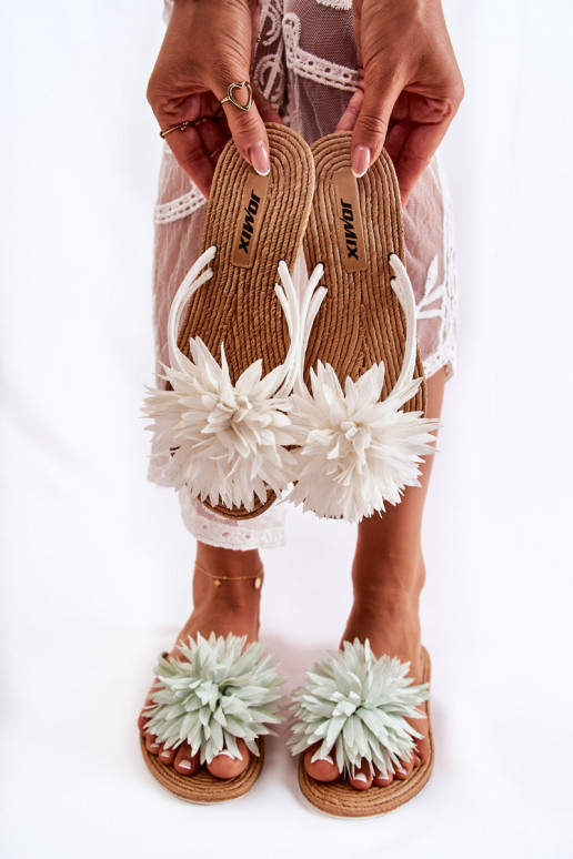 Vieglas čības baltā krāsā no Eviana Vieglas čības baltā krāsā no Eviana