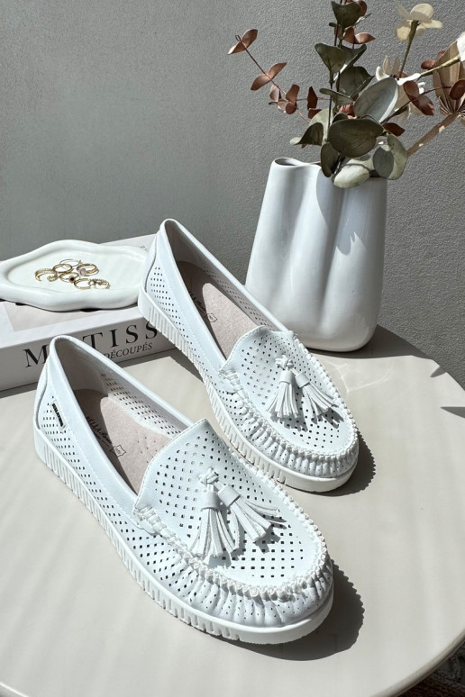 Ar ažūra elementiem sieviešu mokasīni... Ar ažūra elementiem sieviešu mokasīni...