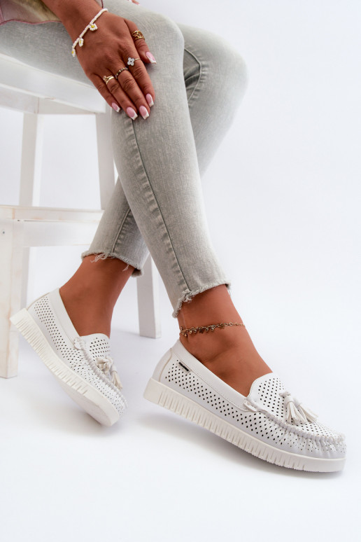 Ar ažūra elementiem sieviešu mokasīni... Ar ažūra elementiem sieviešu mokasīni...