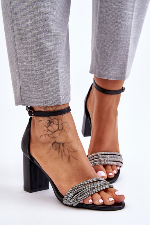 Eleganta stila sandales ar mirdzošiem...