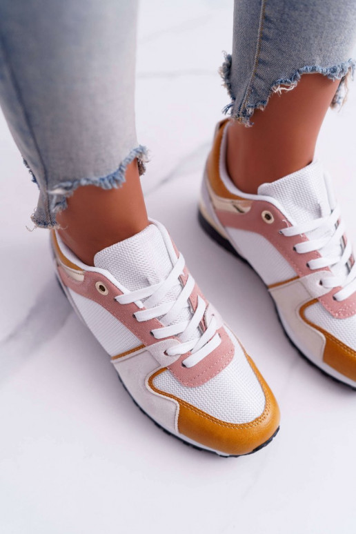 Ikdienas apavi dažādās krāsās Ikdienas apavi dažādās krāsās