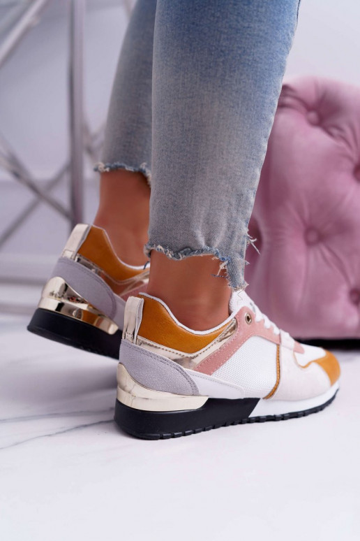 Ikdienas apavi dažādās krāsās Ikdienas apavi dažādās krāsās