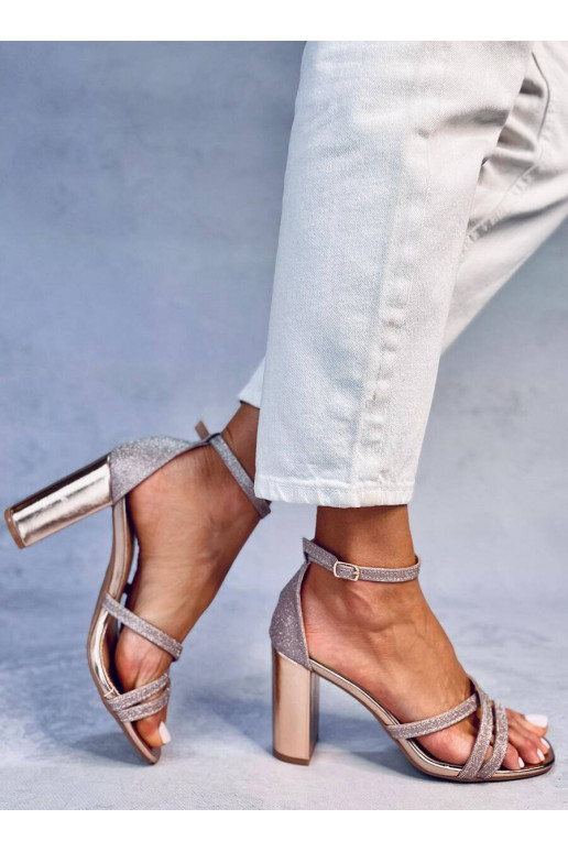 Stilīgas augstpapēžu sandales...