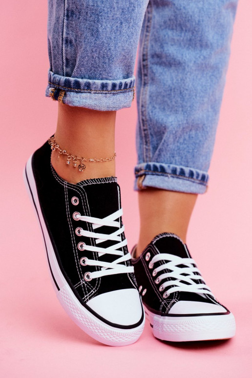 Klasiska modeļa brīvā laika apavi melnas krāsas Klasiska modeļa brīvā laika apavi melnas krāsas