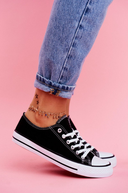 Klasiska modeļa brīvā laika apavi melnas krāsas Klasiska modeļa brīvā laika apavi melnas krāsas