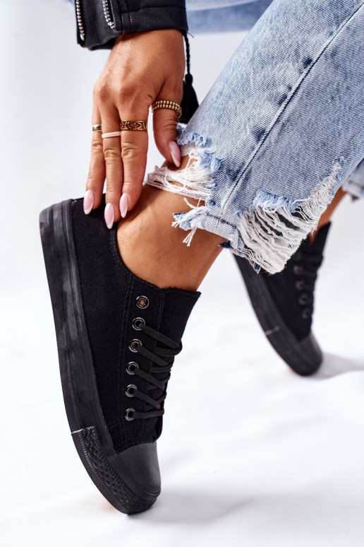 Klasiska modeļa brīvā laika apavi melnas krāsas