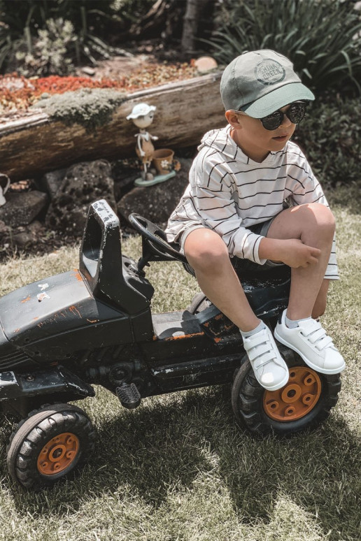 Bērnu apavi Sporta apavi ar lipīgām aizdarēm Baltas-melnas krāsas California Bērnu apavi Sporta apavi ar lipīgām aizdarēm Baltas-melnas krāsas California