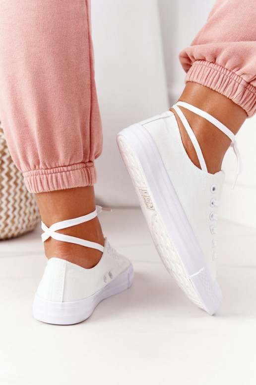 Klasiska modeļa brīvā laika apavi baltas krāsas