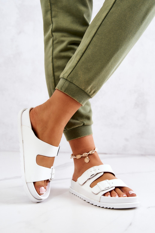 Gumijas Čības ar sprādzēm baltas krāsas Corina Gumijas Čības ar sprādzēm baltas krāsas Corina