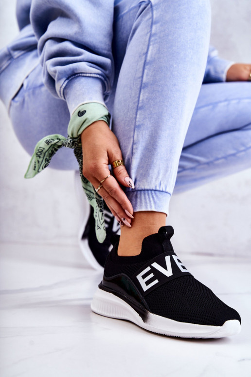 sporta apavi  melnas krāsas Lorane