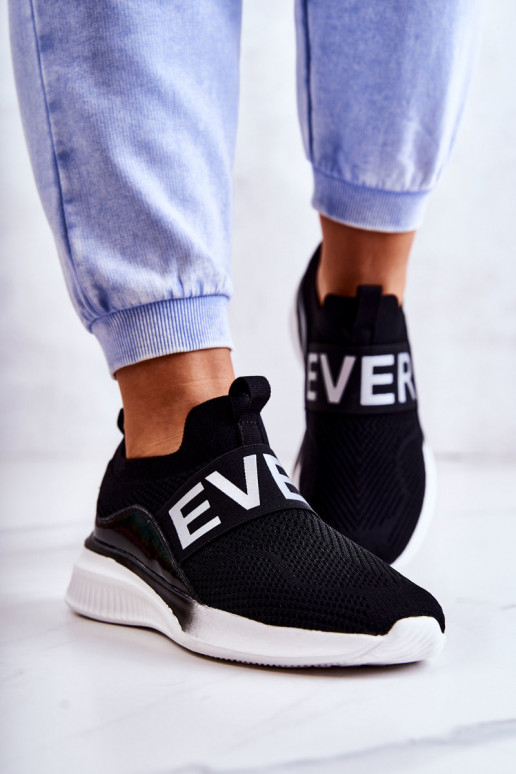 sporta apavi  melnas krāsas Lorane