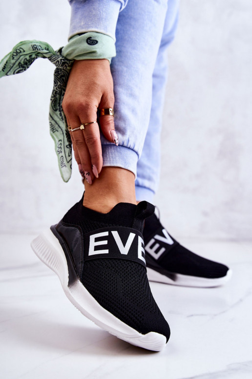 sporta apavi  melnas krāsas Lorane