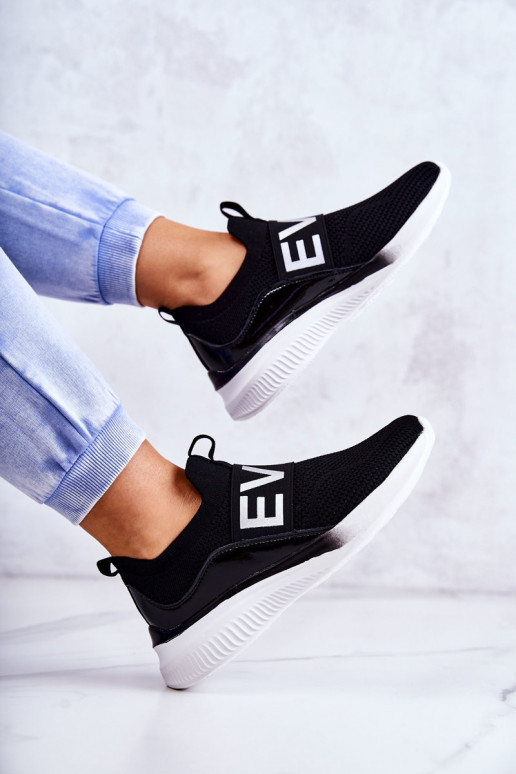 sporta apavi  melnas krāsas Lorane