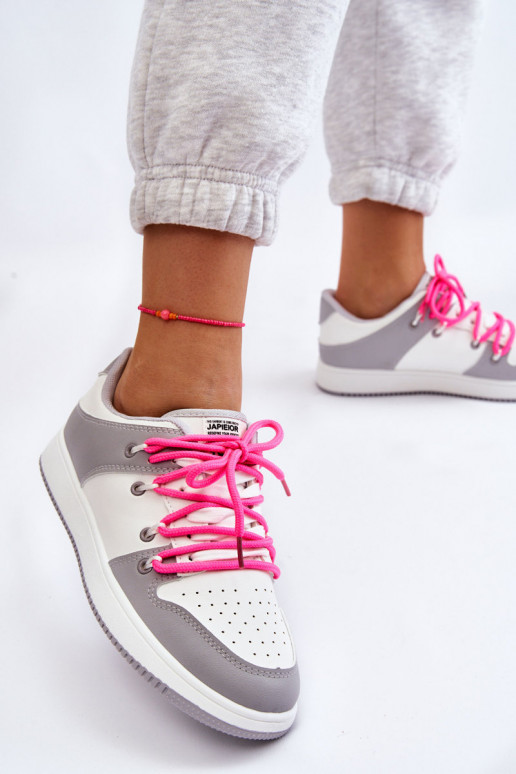 Klasiska modeļa sporta apavi  šņorējami Baltas-Pelēkas krāsas Jella