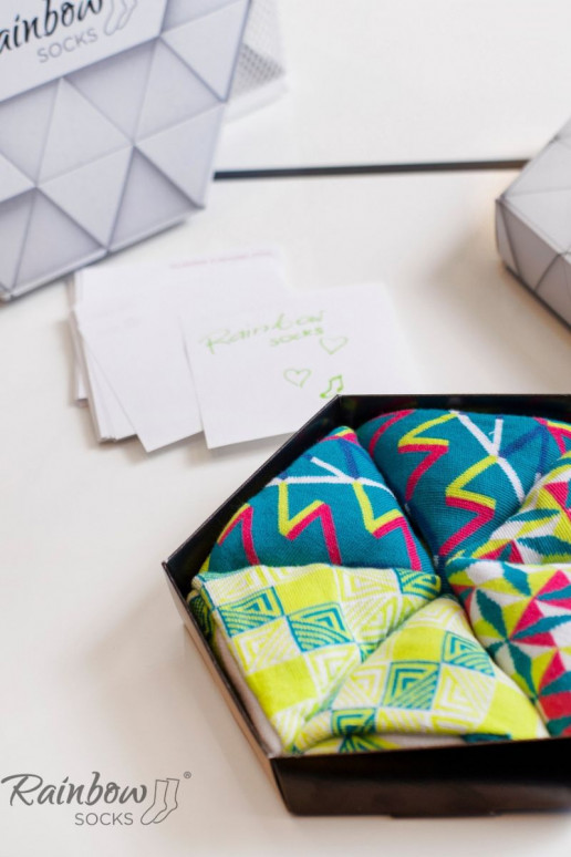 Varavīksnes zeķes ar ģeometriskiem rakstiem 3 Pāris Varavīksnes zeķes ar ģeometriskiem rakstiem 3 Pāris