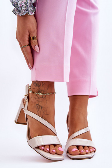 Laque sandales ar papēdi smilšu krāsas Carrie