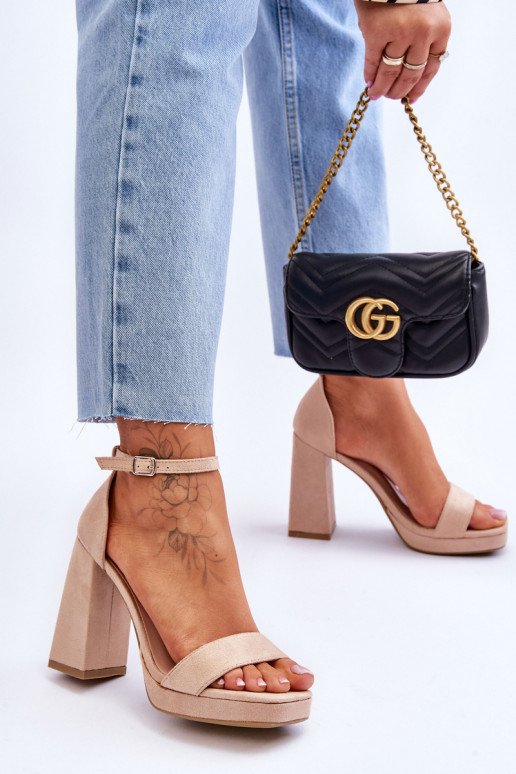 Zamšādas augstpapēžu kurpes ar kvadrātveida priekšpusi smilšu krāsas Merila Zamšādas augstpapēžu kurpes ar kvadrātveida priekšpusi smilšu krāsas Merila