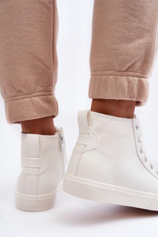 sieviešu puszābaki siltināti ar rāvējslēdzējiem baltas krāsas Big Star MM274017