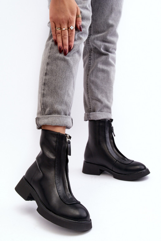 Zābaki ar platiem papēžiem ar rāvējslēdzējiem melnā krāsā Elkasa Zābaki ar platiem papēžiem ar rāvējslēdzējiem melnā krāsā Elkasa