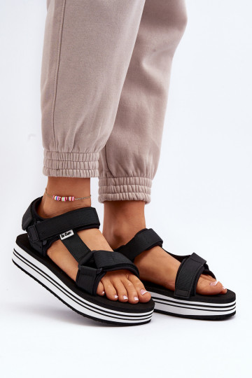 Sieviešu basenes ar platformu Lee Cooper LCW-24-05-2753 melnas krāsas 2